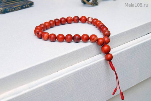 Крупные буддийские четки-браслет из красной яшмы 27 бусин, они же — четки на руку