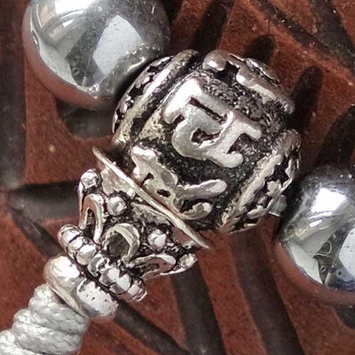 Изящные буддийские четки-браслет из гематита 27 бусин с серебряной гуру
