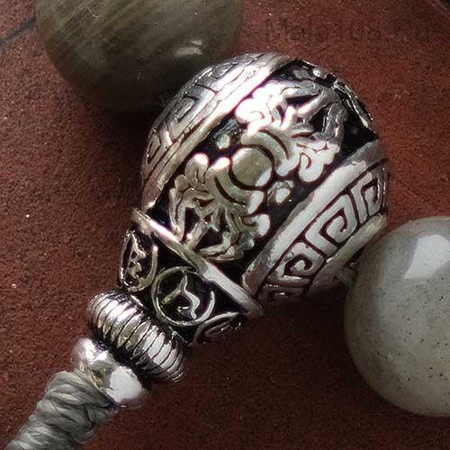 Буддийские четки-браслет из лабрадора 27 бусин с серебряной гуру