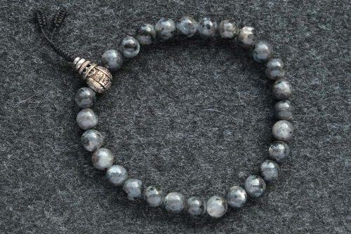 Буддийские четки-браслет из ларвикита 27 бусин с серебром